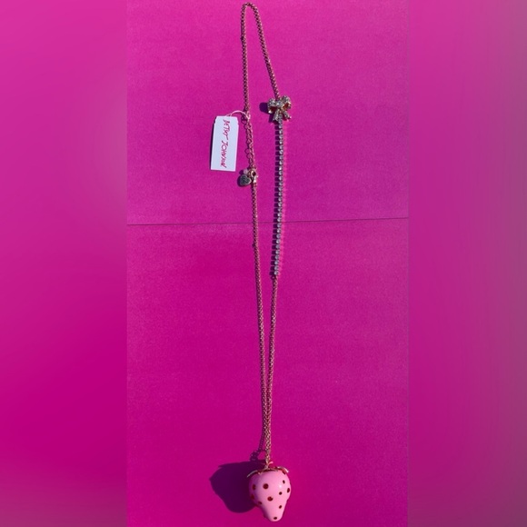 🍓 Betsey Johnson Strawberry Statement Necklace Pink Rhinestone w/ Red Gems NWT - Picture 4 of 10